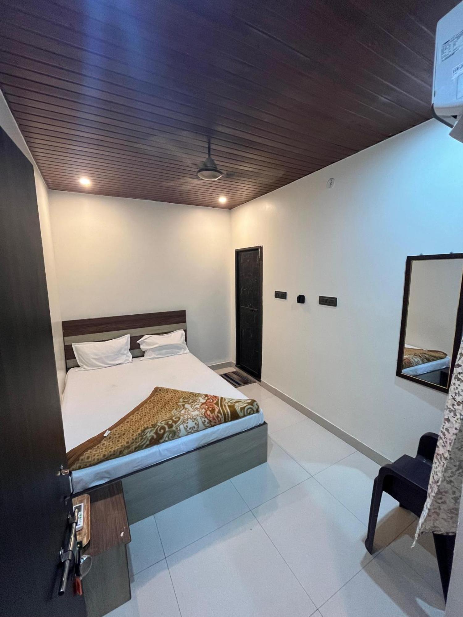Gauri Kedareshwar Guest House - Varanasi — Photos 3